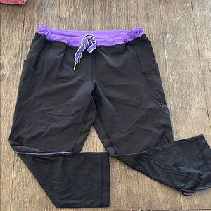 Lululemon Women’s Black Track capris Joggers with Purple Waistband